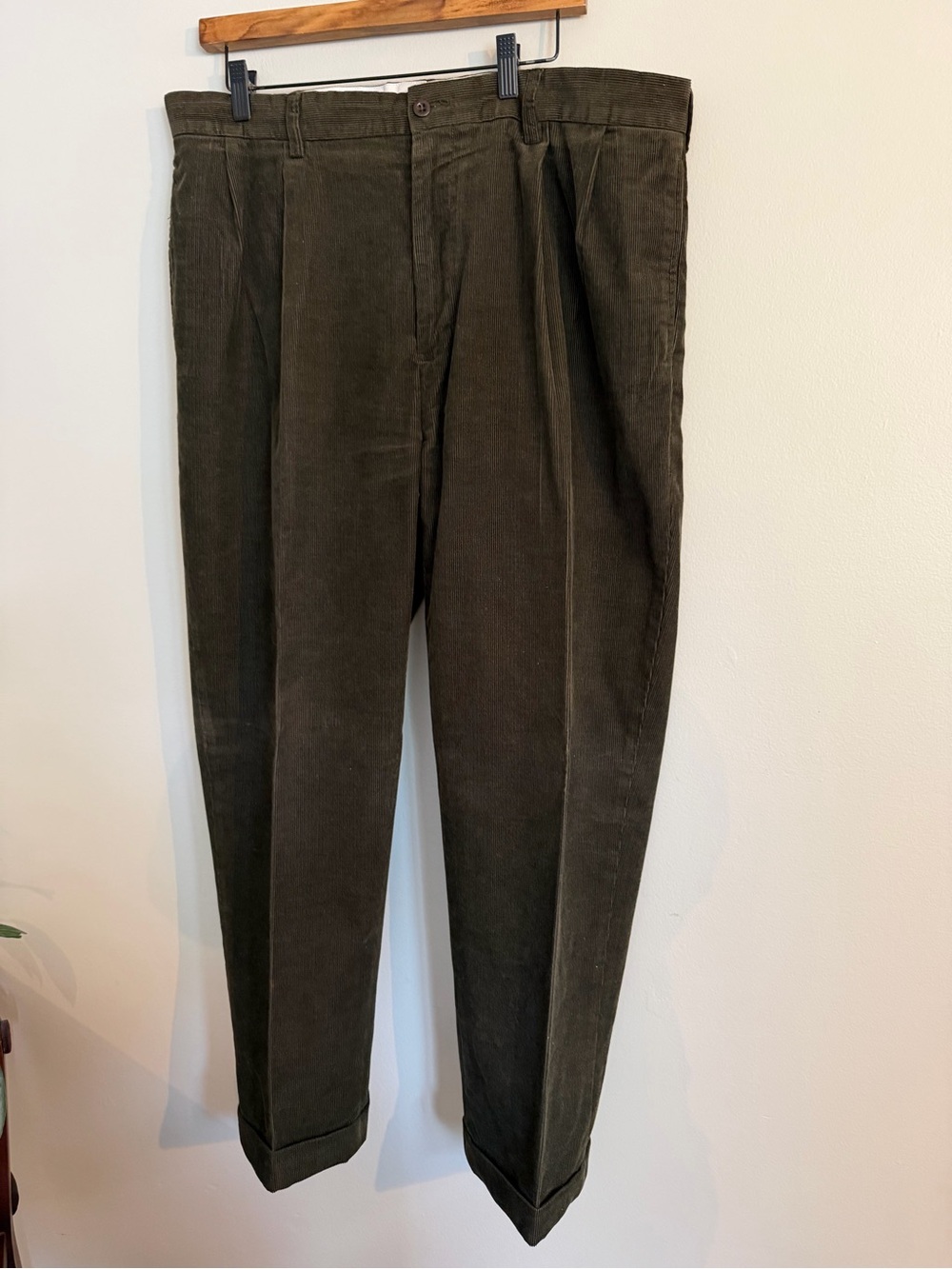 Polo Ralph Lauren Mens 38x34 Brown
Corduroy Pants Pleated Cuffed Vintage
